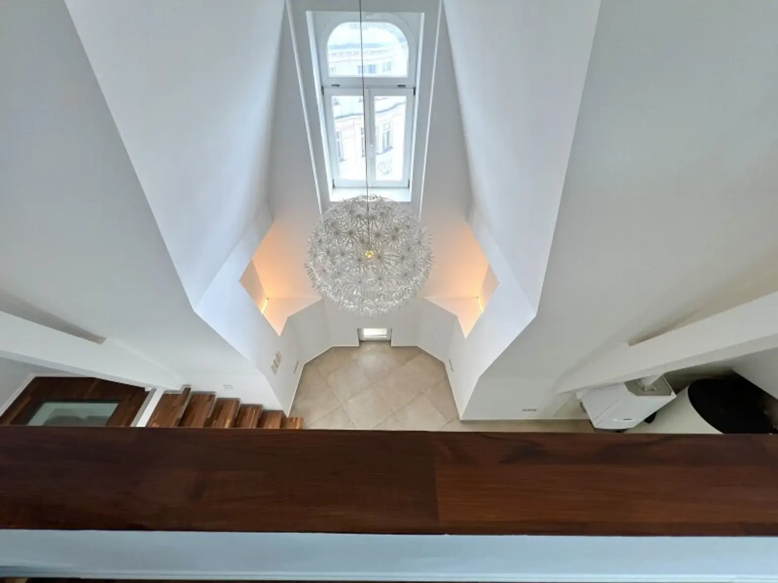 Hier bleiben keine Wünsche offen - Exklusive Maisonette mit 44m² Terrasse nahe Naschmarkt zu mieten!