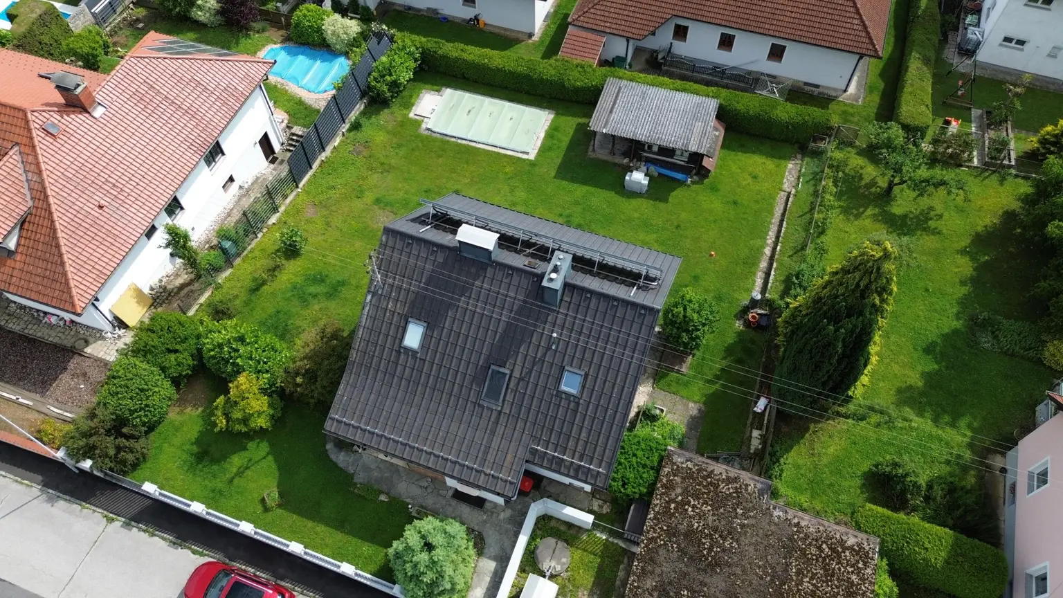 Grundstück mit bewohnbarem Altbestand