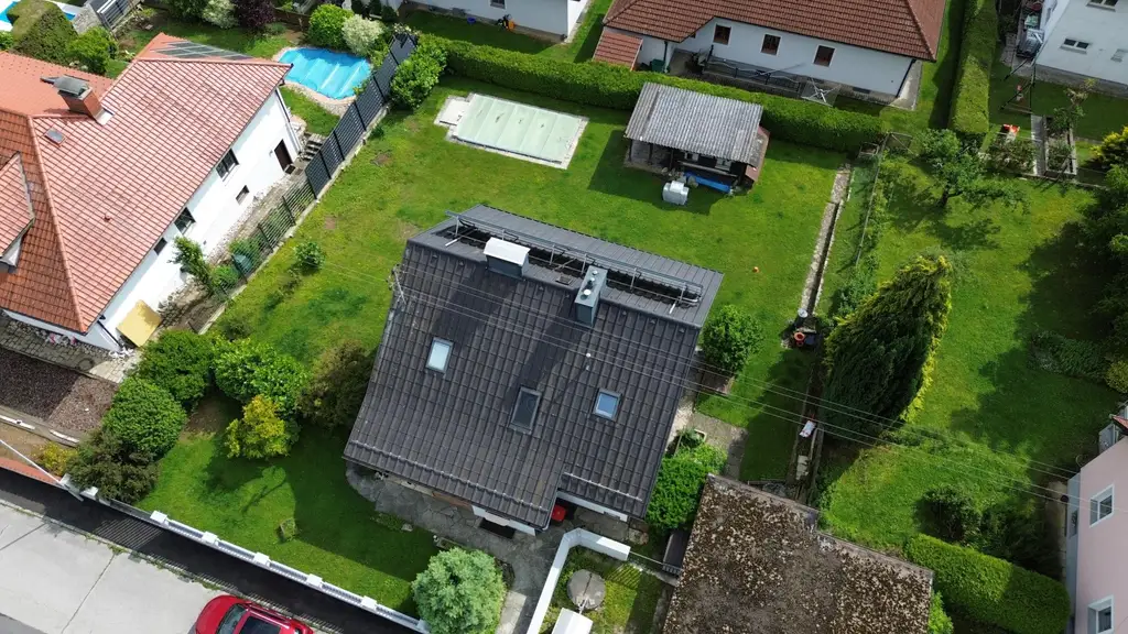Grundstück mit bewohnbarem Altbestand