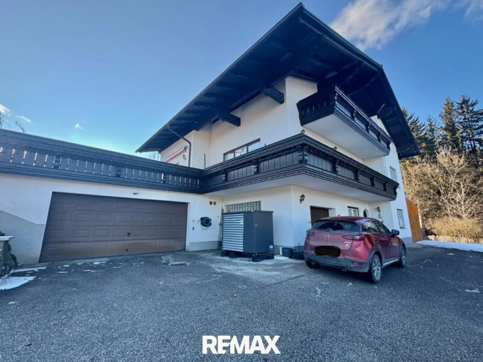 Doppelgarage, Luftwärmepumpe, Parkmöglichkeiten