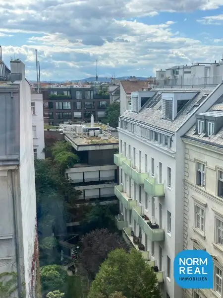 Dachgeschoß mit großer Terrasse
