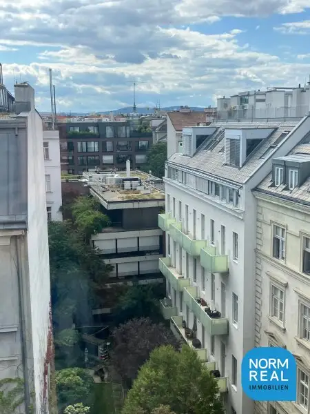 Dachgeschoß mit großer Terrasse