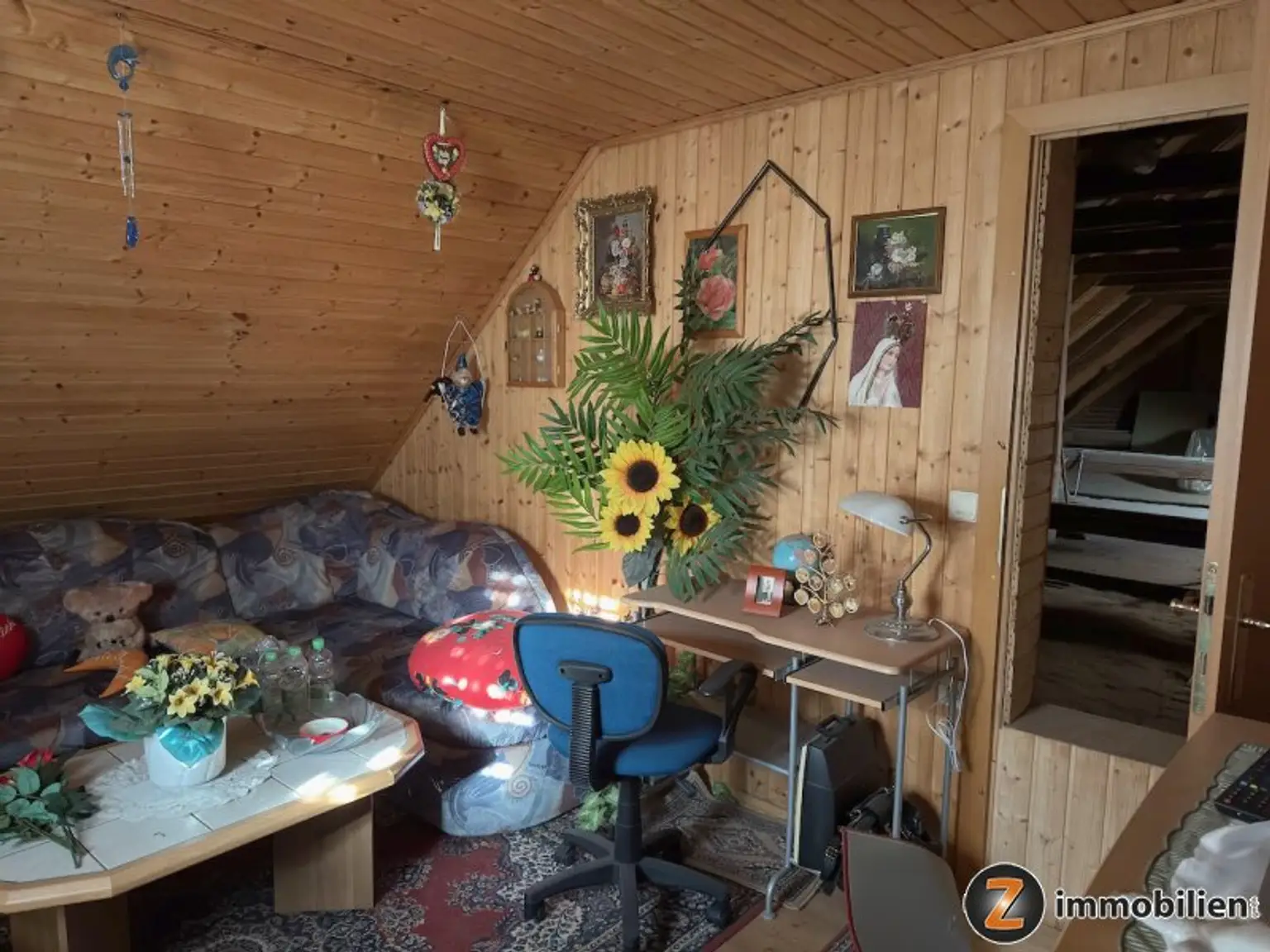 Sanierungsbedürftiges Haus mit Nebengebäuden