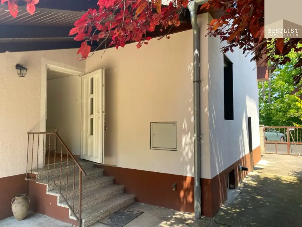 Kleines ausbaufähiges Haus mit uneinsichtigem großem Garten