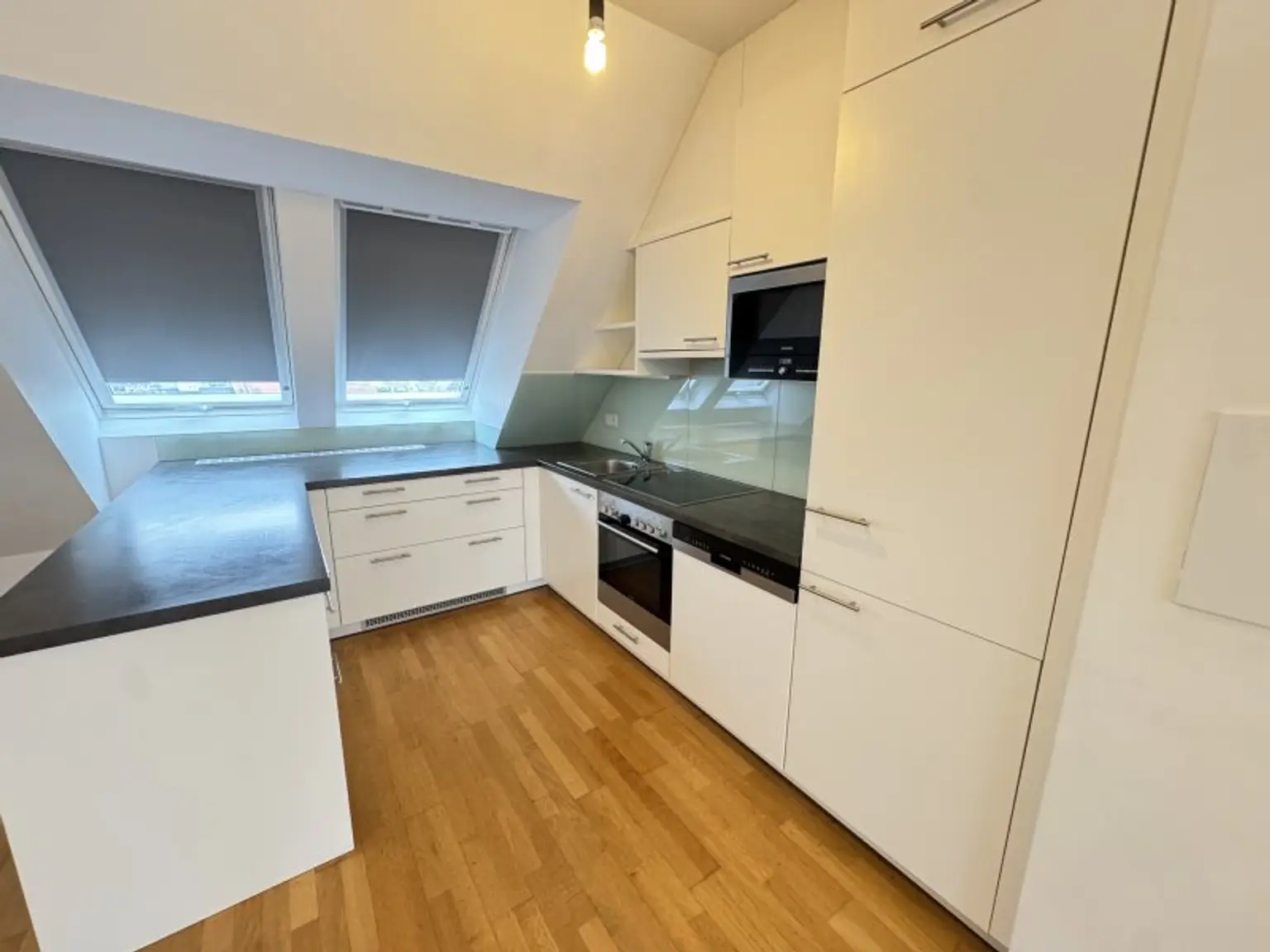 Exklusive Dachgeschoßwohnung mit Terrasse beim Stadtpark - Ab sofort verfügbar!