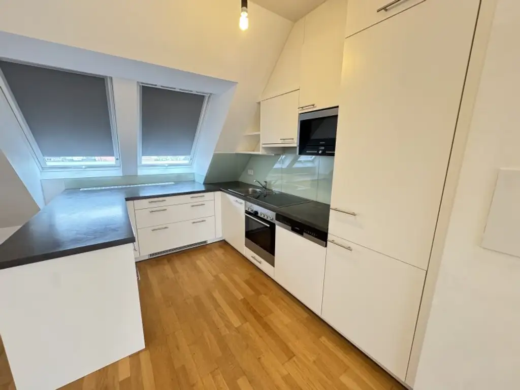 Exklusive Dachgeschoßwohnung mit Terrasse beim Stadtpark - Ab sofort verfügbar!