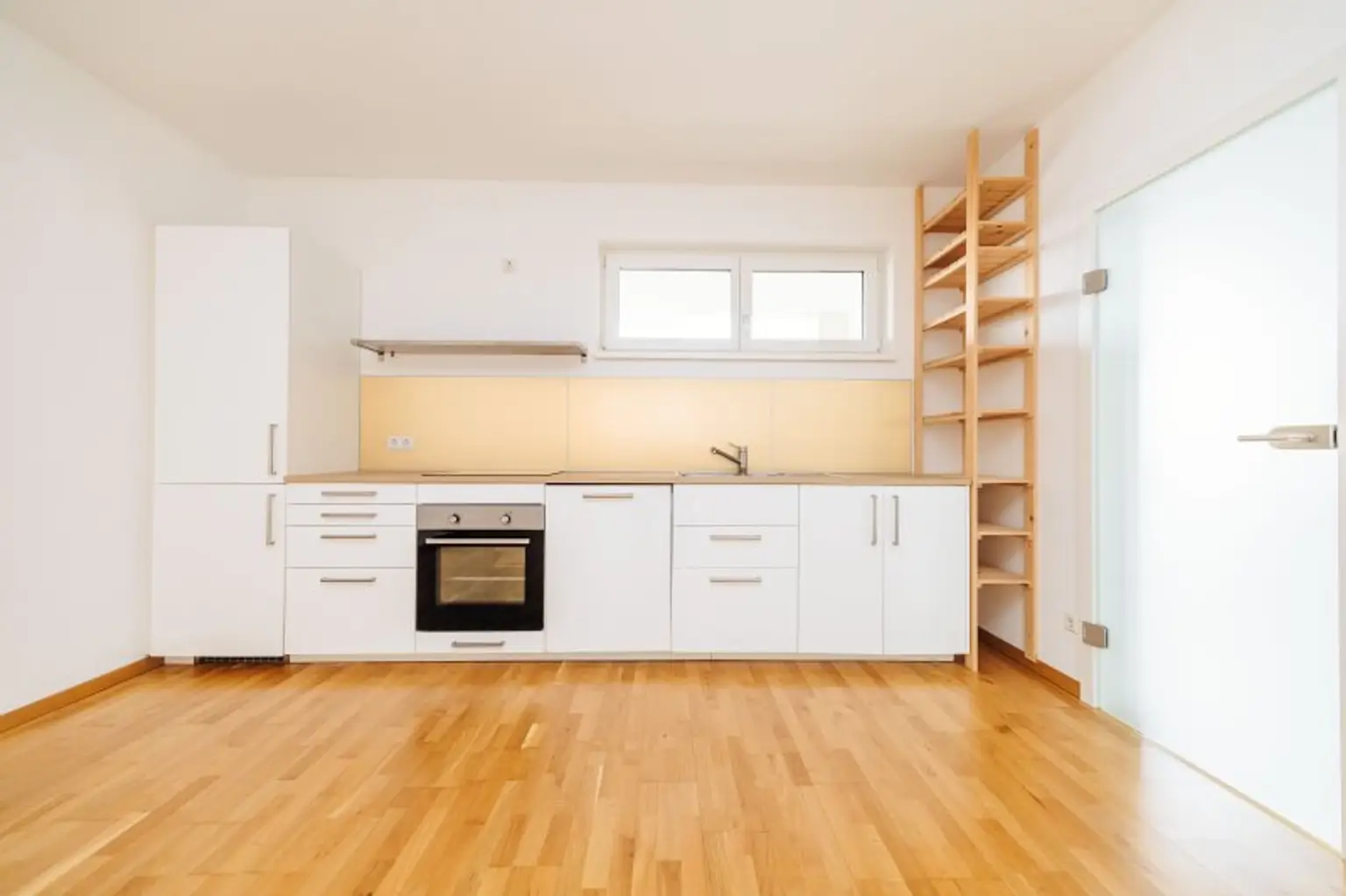 FUßE VOM RUCKERLBERG I DIREKT AM LEONHARDBACH I LKH NÄHE I SÜD-TERRASSE I SACKSTRAßE I ABSOLUTE RUHELAGE I MODERNER GRUNDRISS I EXKLUSIVER NEUBAU I TIEFGARAGE I AB SOFORT VERFÜGBAR I