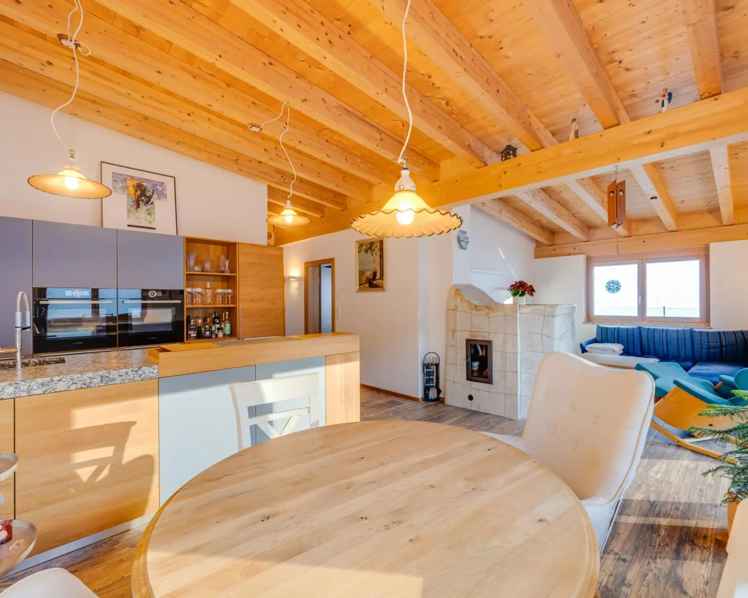 Küche und Essbereich