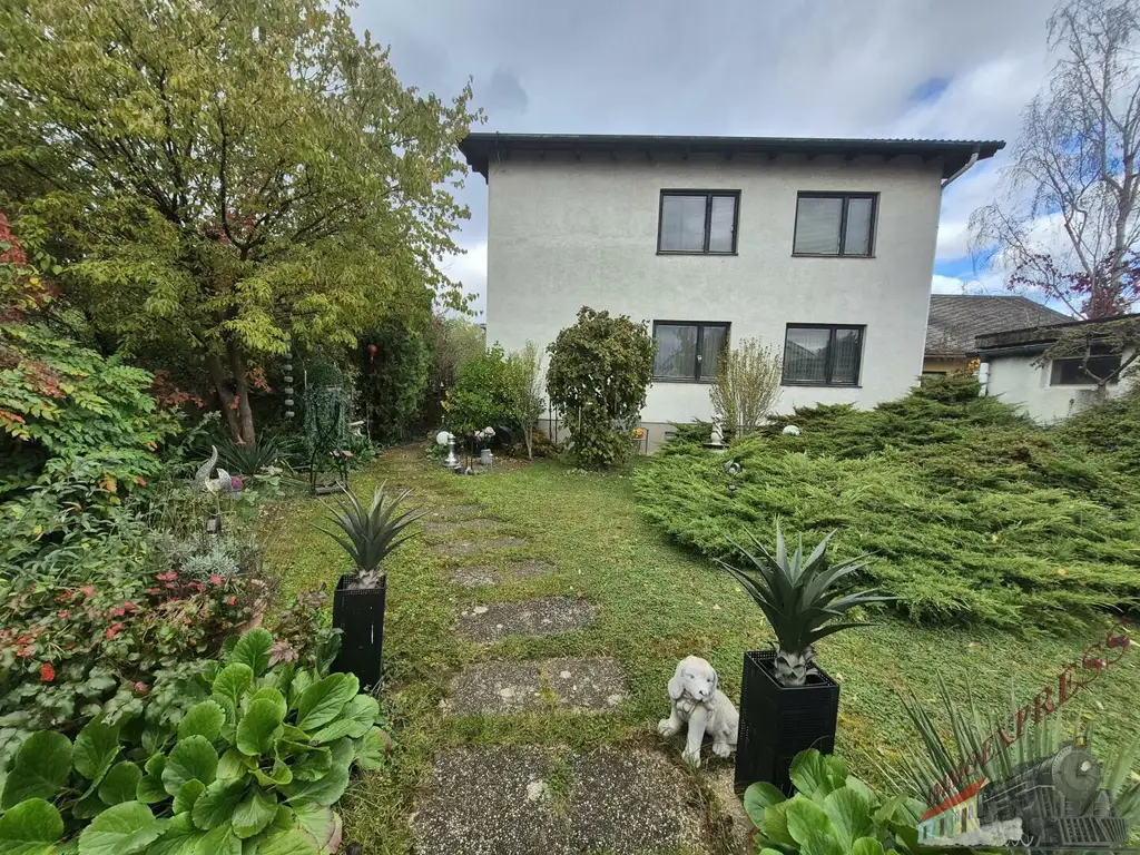 Entzückendes Landhaus in Helmahof Ruhelage auf großem Grundstück
