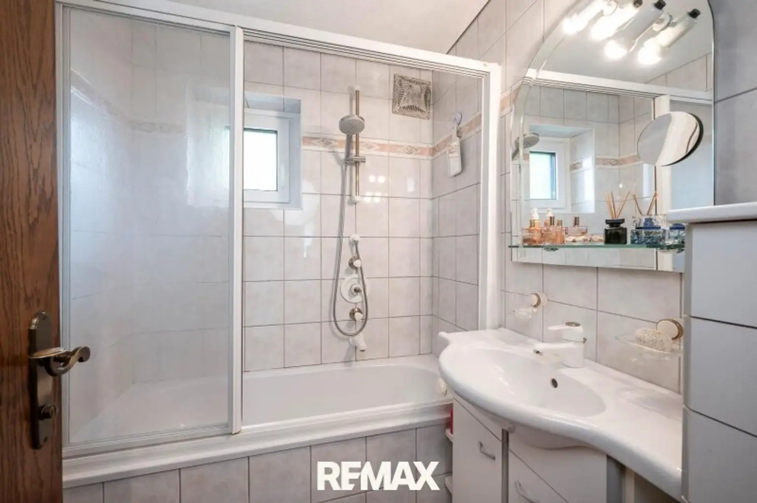 Badezimmer mit Badewanne