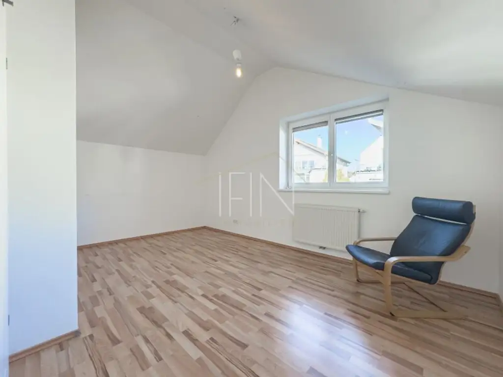 Gießhübl. Ruhe. Architektur.  Reihenhaus mit Garten