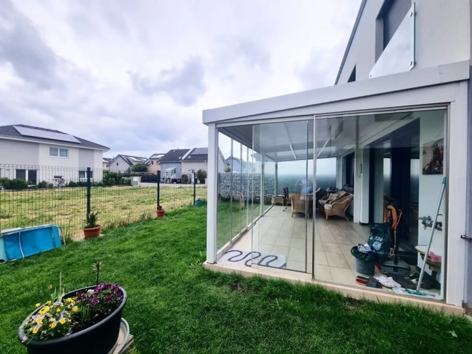 Ruhiges Wohnen vor den Toren Wiens – 6 Zimmer, 2 Bäder, Garten, Wintergarten & zwei Stellplätze