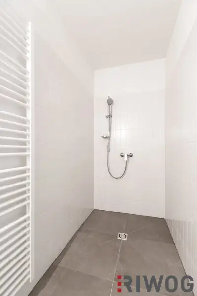 ERSTBEZUG nach Sanierung | Komplett hofseitiges Loft mit Balkon | Raumhöhe bis zu ca. 4,95 m | Büro/Praxis Nutzung und Kurzzeitvermietung möglich