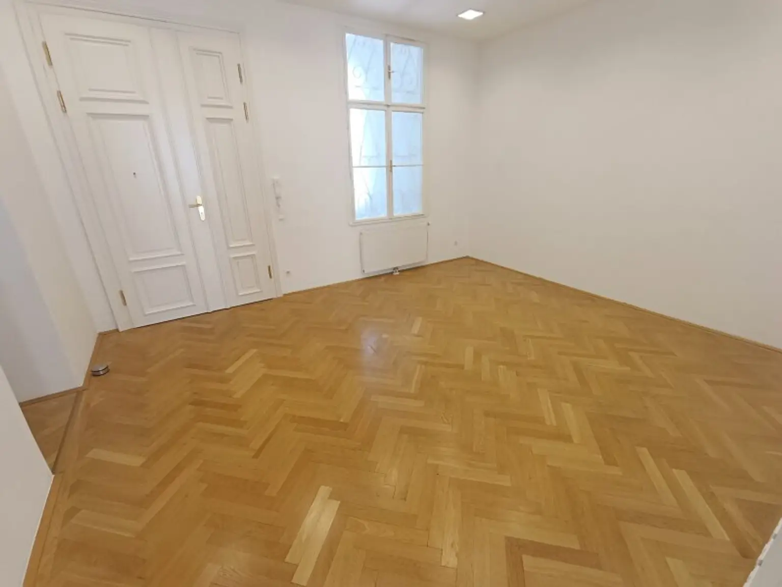 Büro oder Praxis in Bestlage gesucht? Großzügige 193 m² im 1. Bezirk! Jahrhundertwendehaus mit Fernwärme & Lift, Nähe U2 Schottenring!