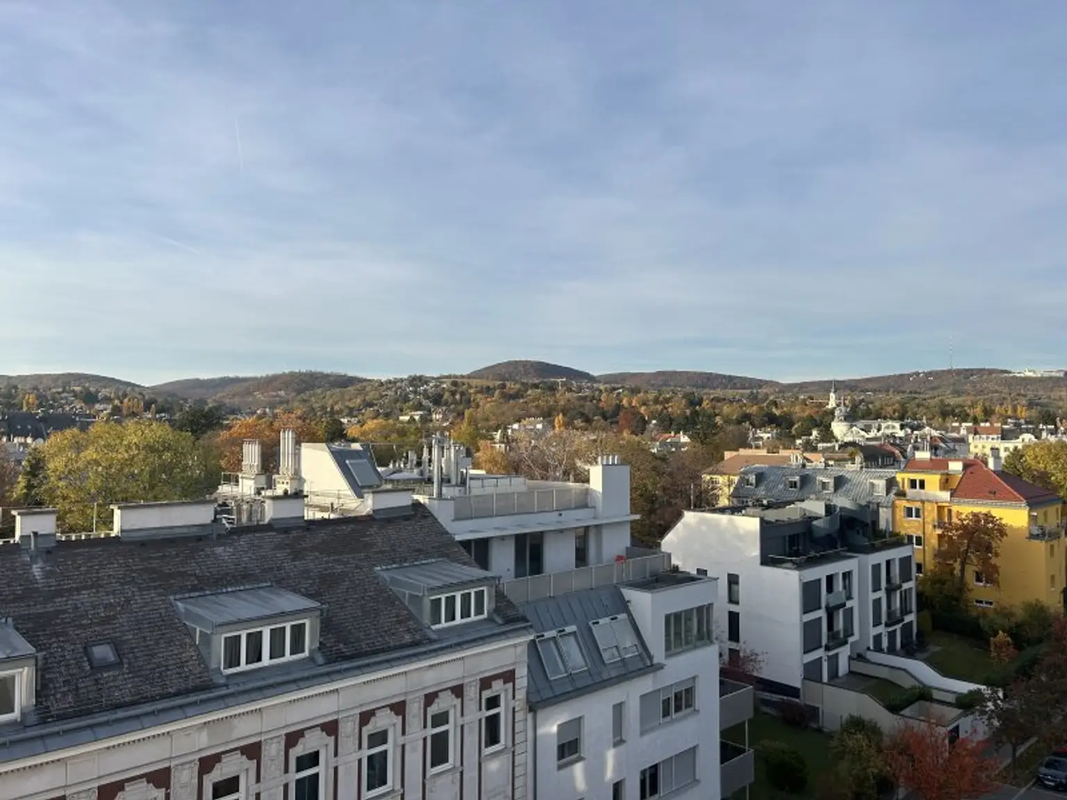 DACHGESCHOSS + 42m² TERRASSEN + FERNSICHT + SONNIG + RUHELAGE + TOPZUSTAND!