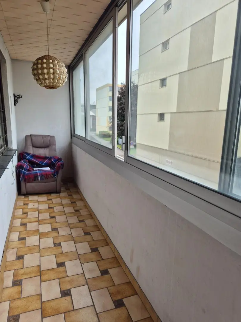 Renovierungsbedürftige 4 Zimmer Wohnung mit Loggia