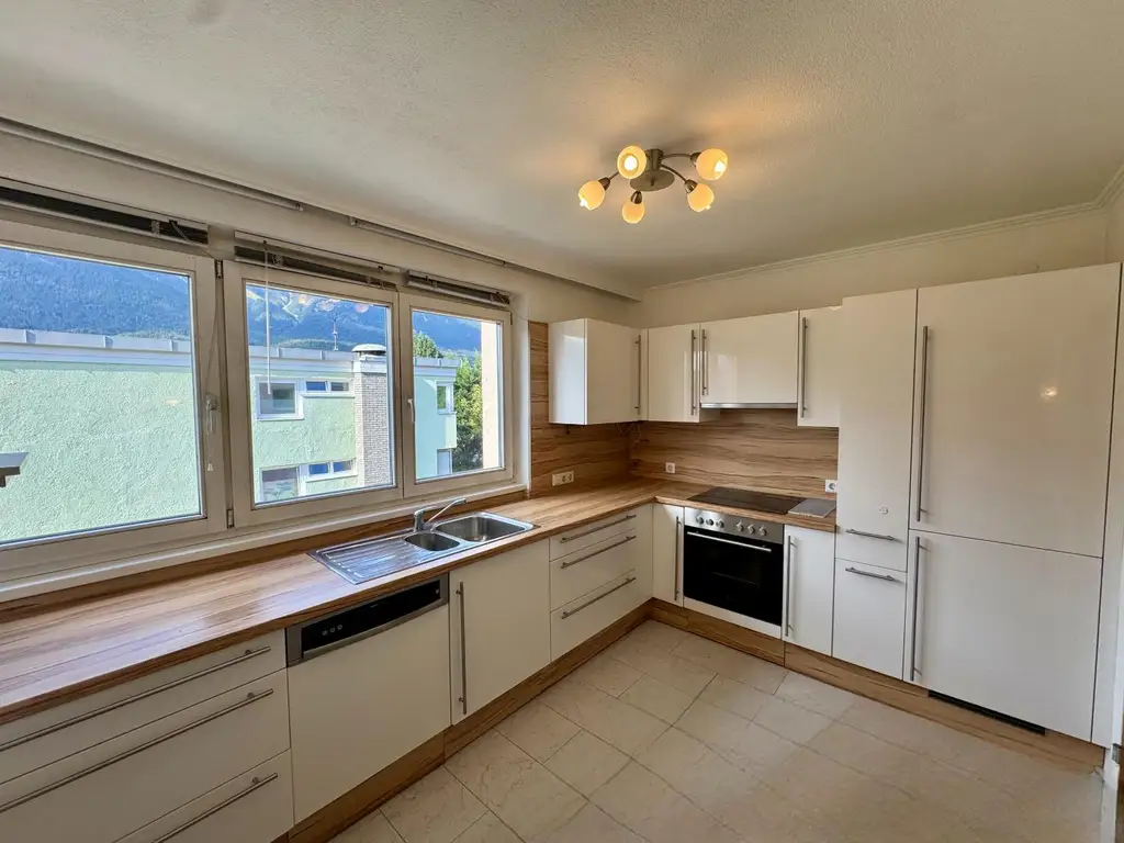 97 m² Dachgeschosswohnung mit Balkon & Tiefgarage