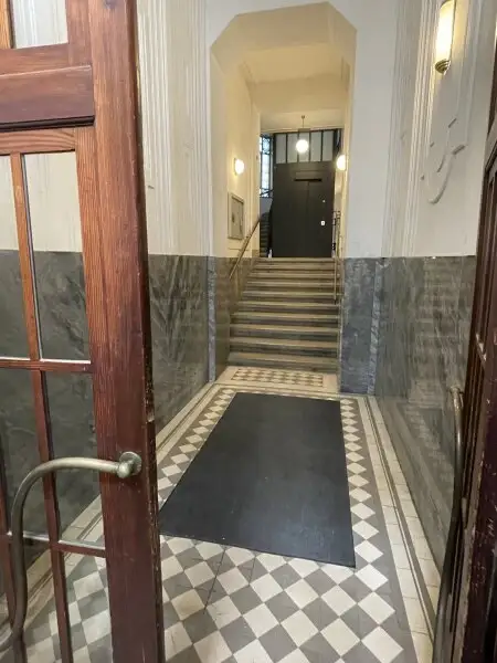 Gepflegte und ruhige Hochparterre Wohnung Nähe Alois Drasche Park