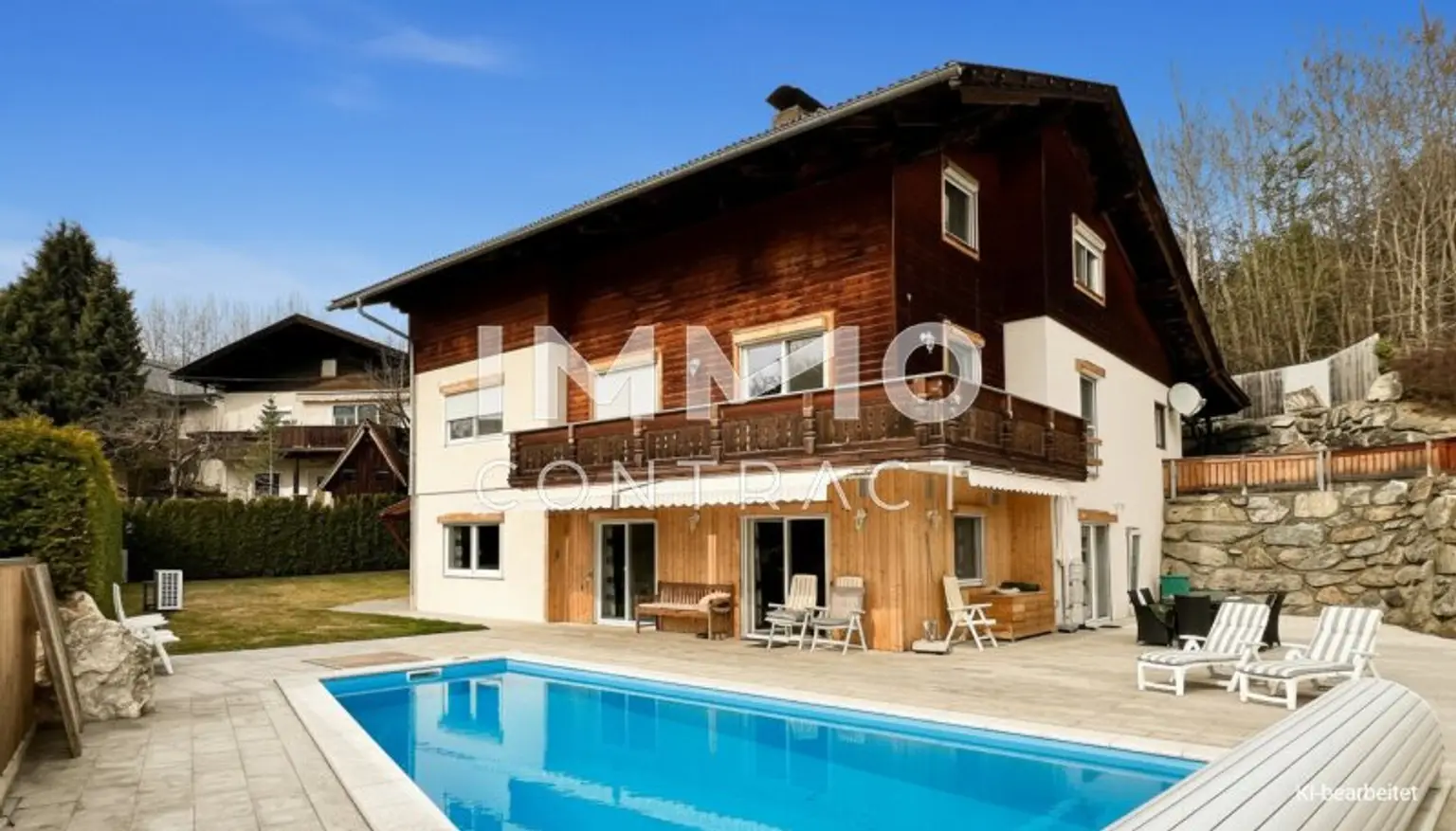 Außenansicht mit Pool