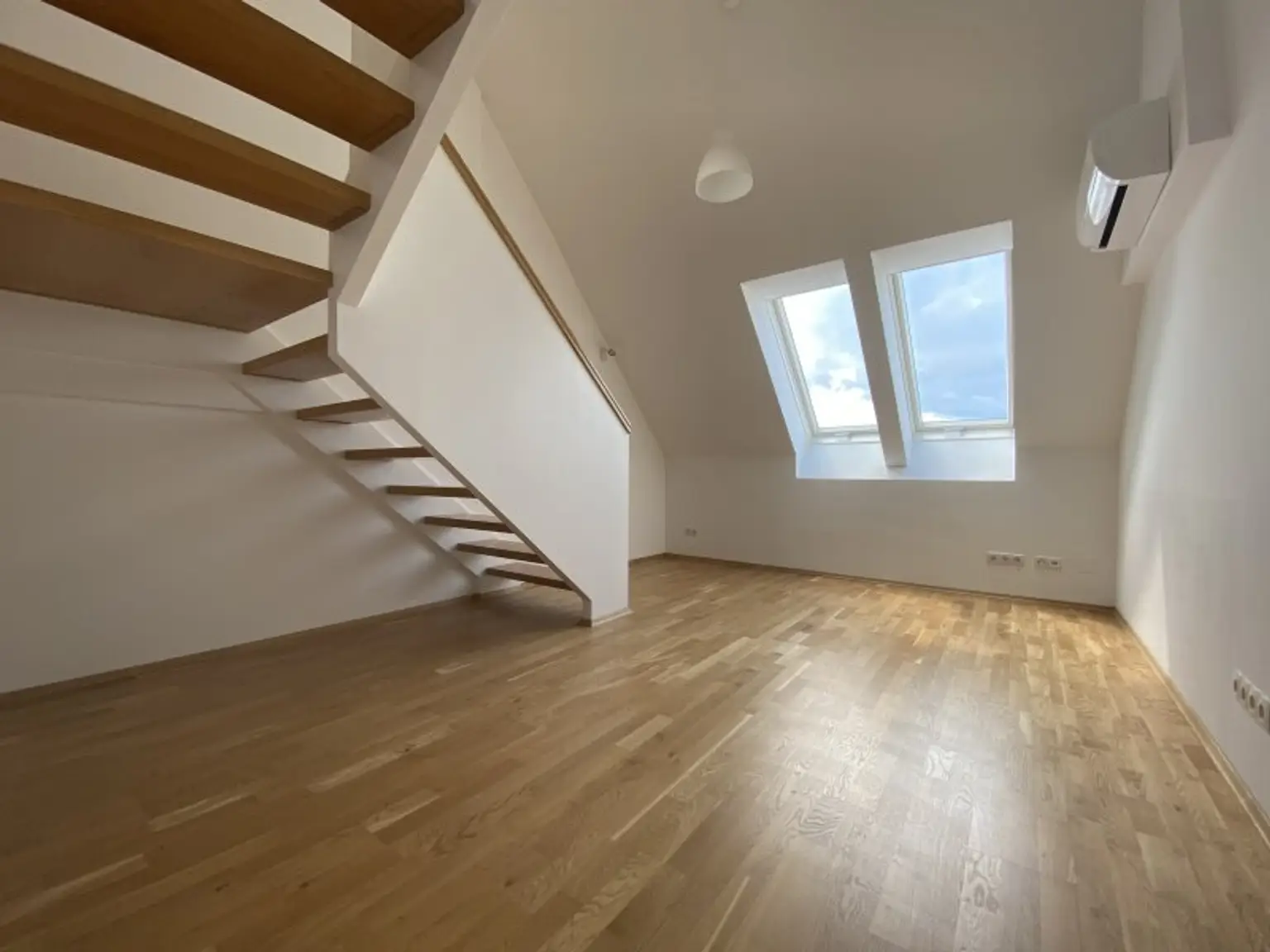 Klimatisierte Dachterrassenwohnung - schöne Terrasse nach Osten - Nahe U1-Keplerplatz