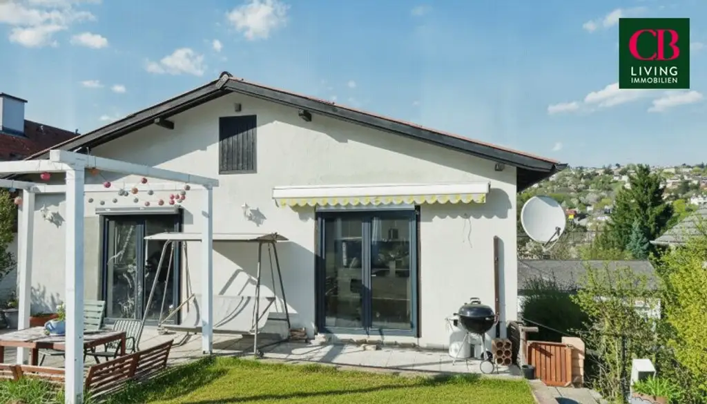 SEHR GEMÜTLICHES HAUS MIT  SCHÖNEM GARTEN