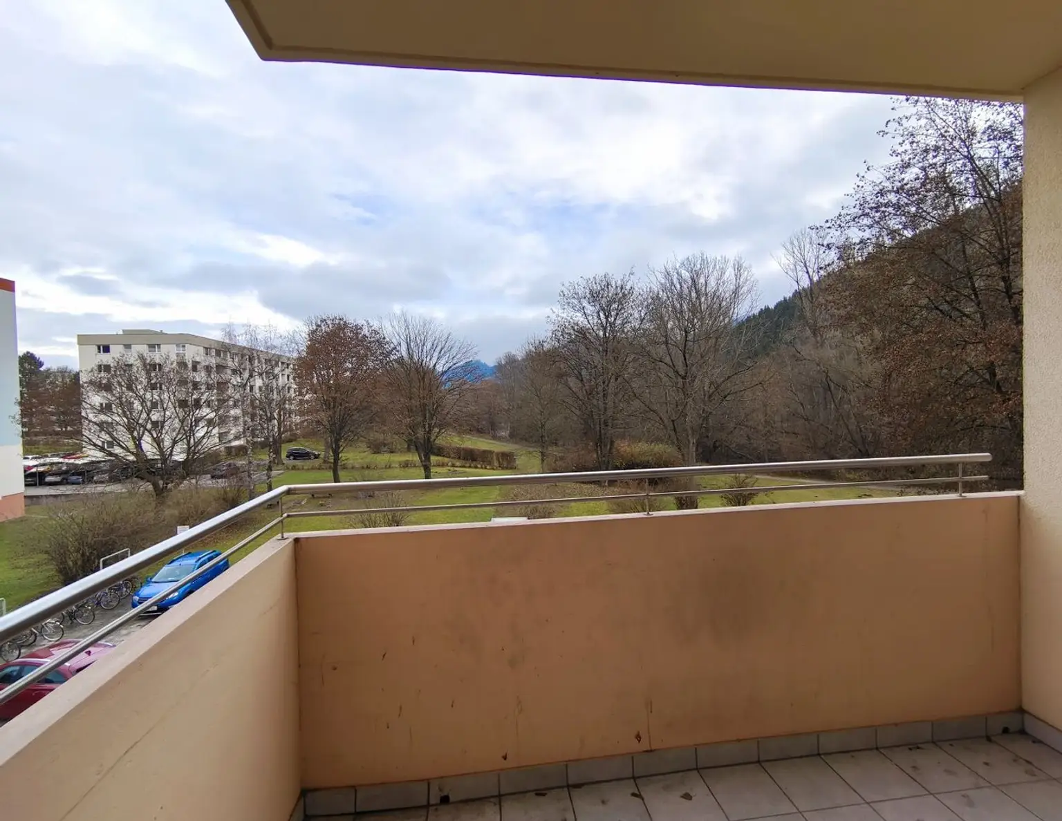 Helle, vermietete Wohnung mit Balkon in sehr guter Lage zu Verkaufen