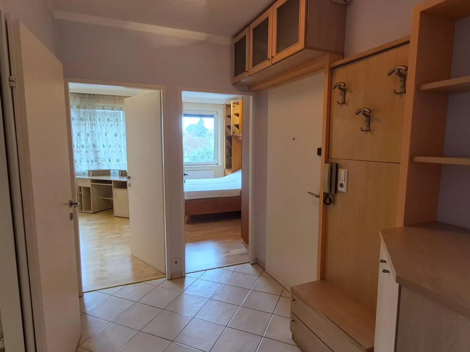 Vorzimmer mit Einbaumöbeln
