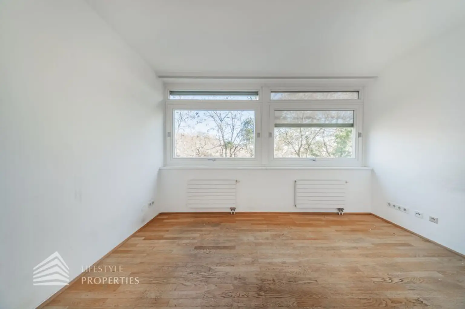 Wunderschöne 5 - Zimmer Wohnung mit Terrasse und Garten