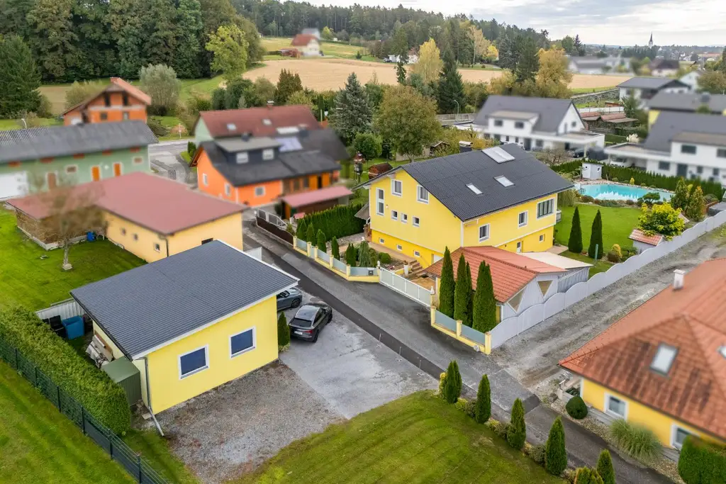 GARTENPARADIES für die ganze Familie mit Schwimmteich und 4 Garagen