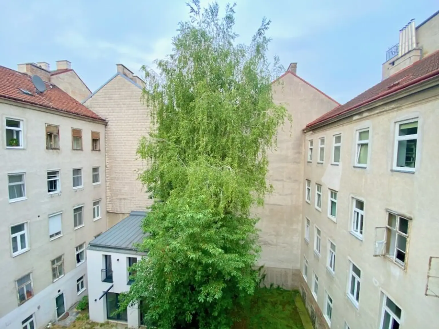 ALTBAU zu SANIEREN, SONNIG und RUHIG NÄHE U3 !