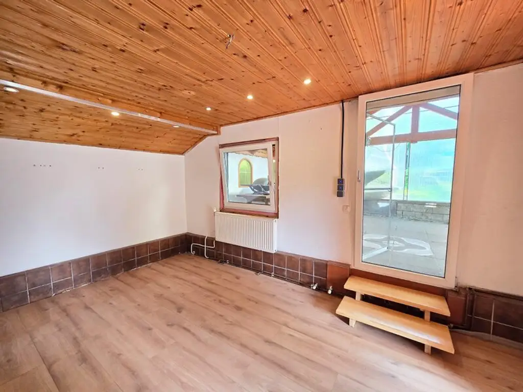 *** HAUS MIT POOL UND WINTERGARTEN - IDEAL FÜR NATUR- UND TIERFREUNDE ***