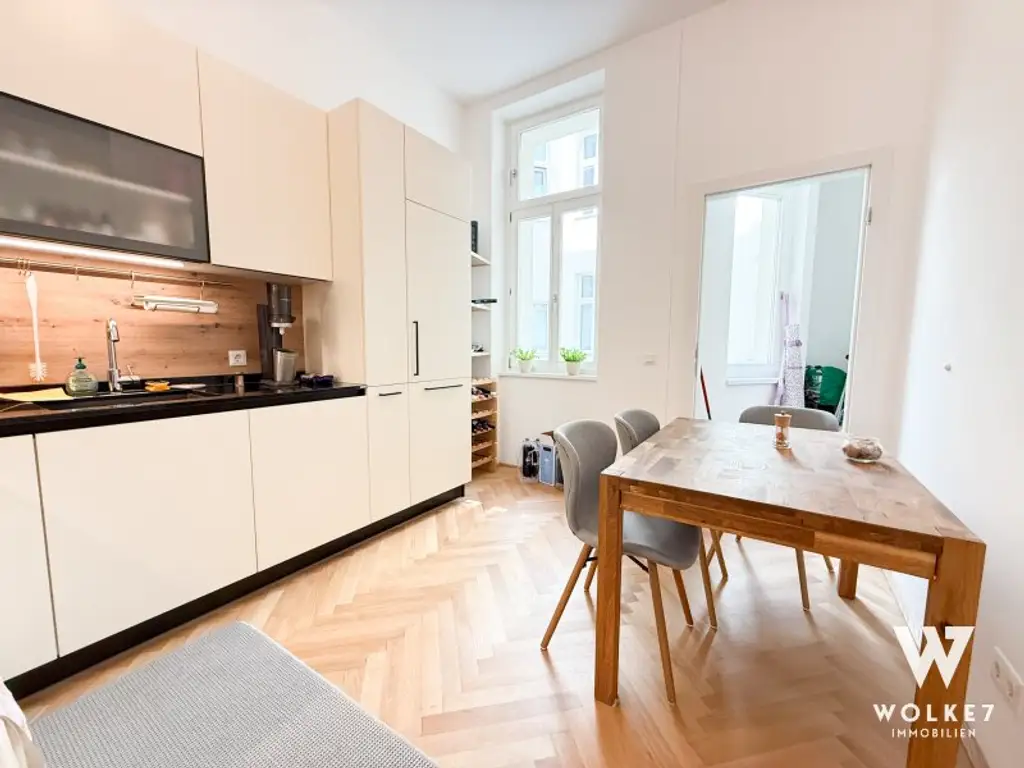 Klassischer Altbau trifft modernen Luxus – Helle kernsanierte 2-Zimmer-Wohnung mit Balkon & Tiefgarage in bester Lage von Margareten