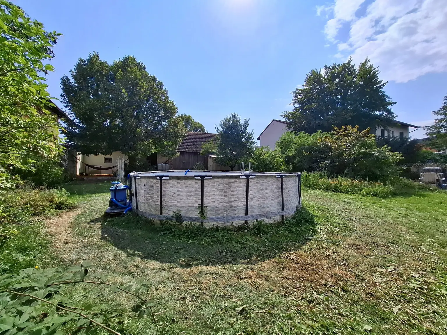 Vielseitig nutzbare Liegenschaft mit ausreichend Platz und herrlichem Blick auf die Hohe Wand