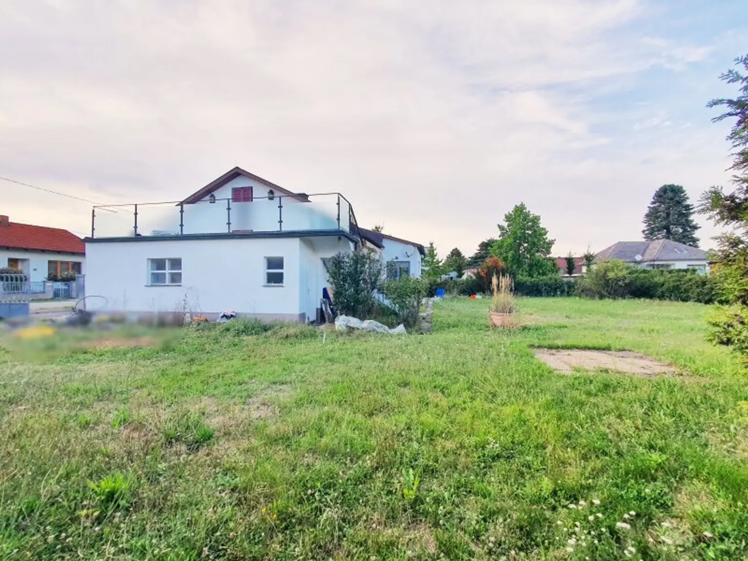 ++TOP++ Seltene Gelegenheit!  Charmantes Einfamilienhaus auf 898 m2 Grundstück - großer Garten!  Sehr ruhig und ZENTRAL gelegen mit eigene Garage!  TOP Anlage +++