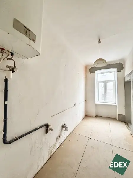 Sanierungsbedürftige 1,5-Zimmer-Altbauwohnung in guter Lage in Meidling