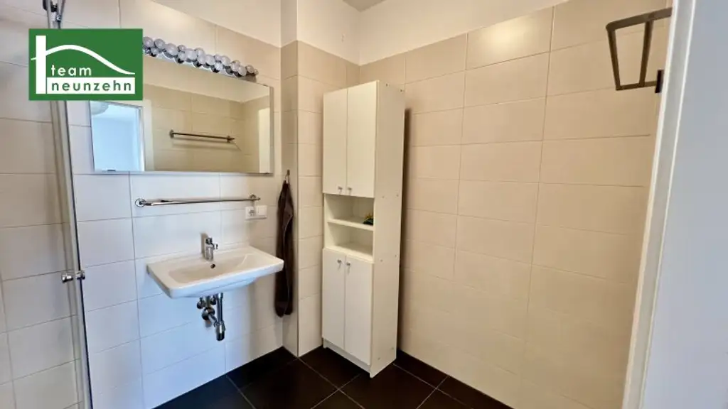 2 Zimmer-Wohnung in generalsaniertem Neubau mit ca. 6m2 Balkon.