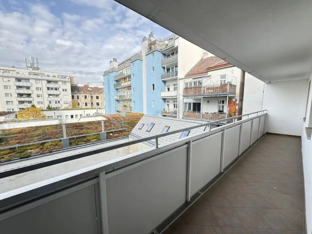 *Sanierungsbedürftiger Familien- oder Pärchenhit in absoluter Ruhelage mit Loggia bei U6 Dresdner Straße* Ab sofort verfügbar*