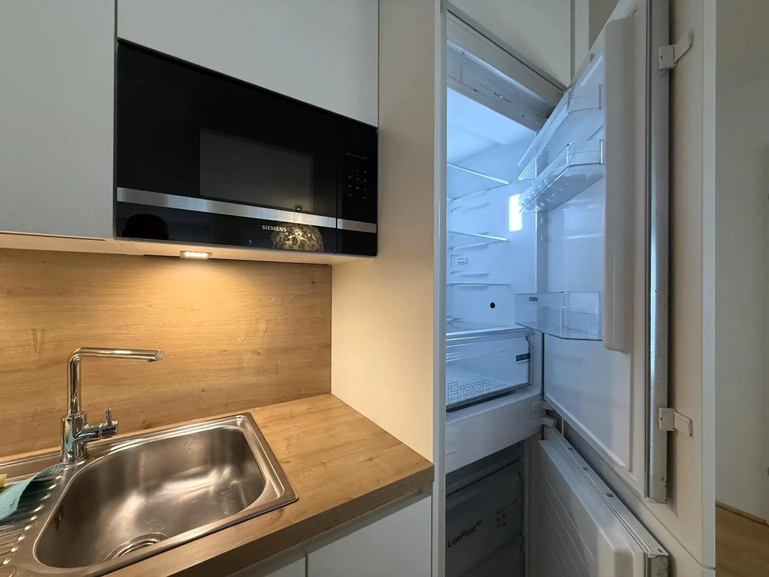 Exklusiv und komplett möblierte 3-Zimmer-Terrassenwohnung für gehob. Ansprüche // Excl. and fully furnished 3-room terr. apt for discerning tastes //