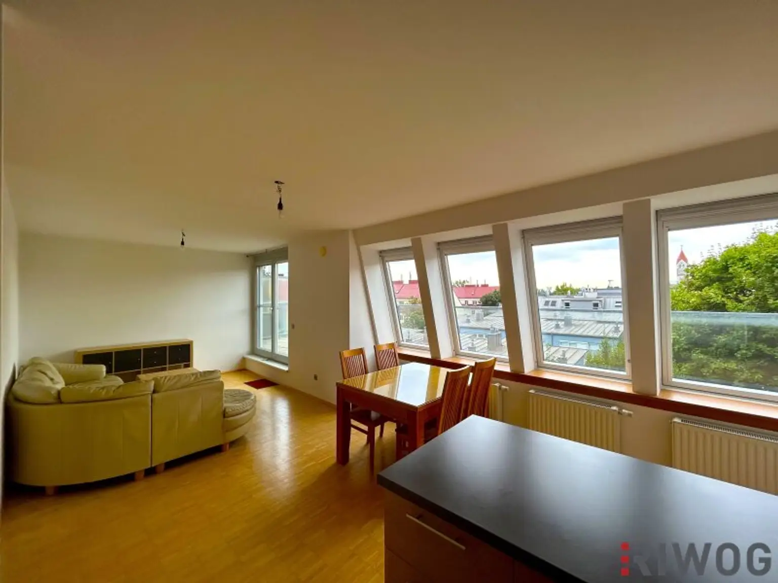 Nähe Schloss Hetzendorf und Bahnhof II Terrassenwohnung mit Garagenstellplatz II an der Hetzendorfer Straße