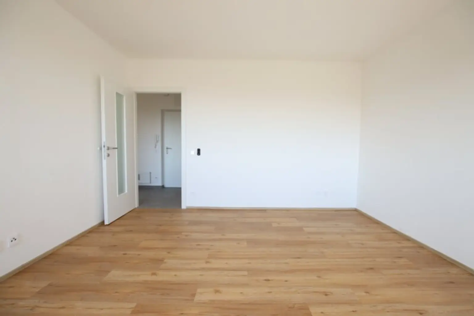 Kernsanierte und schöne 2 Zi Wohnung im 5. und letzten OG mit Garage in Klagenfurt - Karl-Landsteiner-Gasse