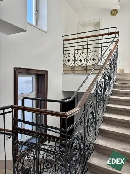 Charmante 2-Zimmer-Dachgeschosswohnung mit Süd-Terrasse und Kühlung nähe Arenbergpark