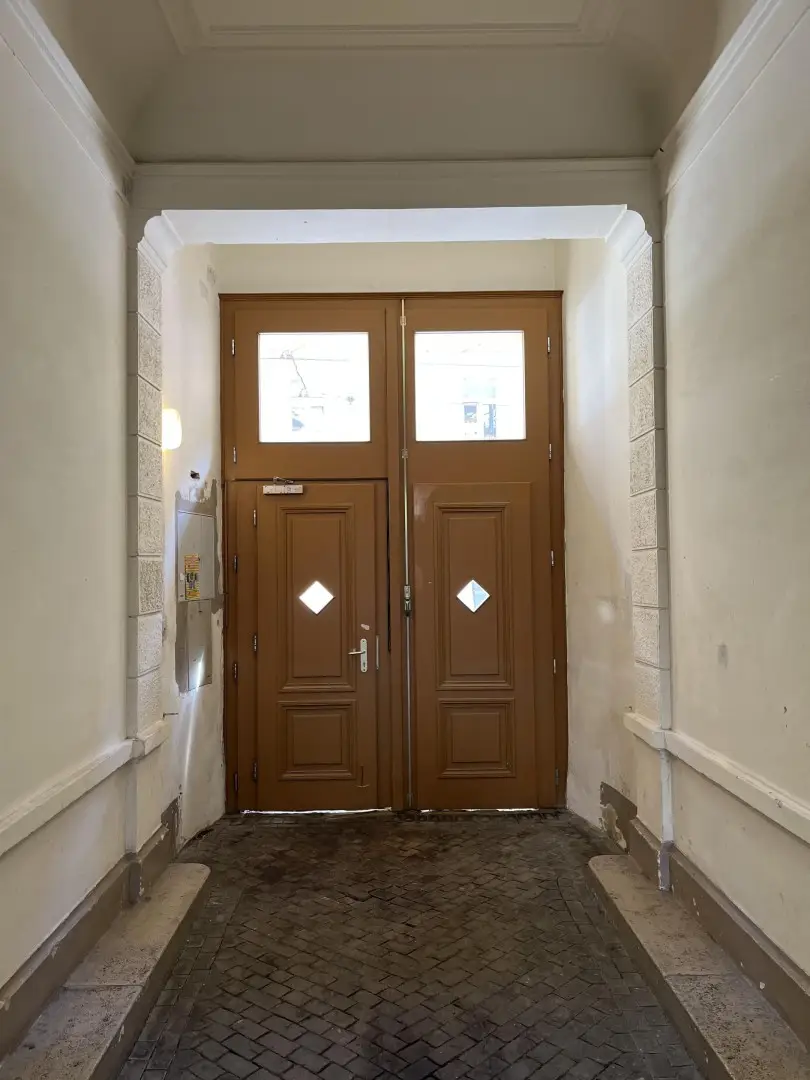 Eingangsbereich mit Haustor