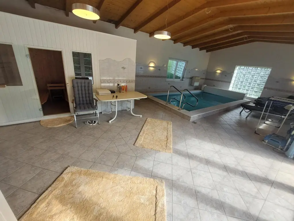 Einfamilienhaus mit Doppelgarage und Schwimmhalle in Guntramsdorfer Bestlage