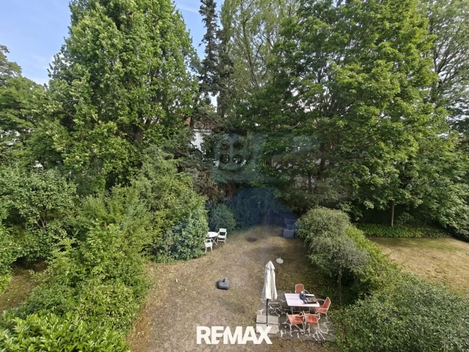 Ausblick in den ruhigen Garten