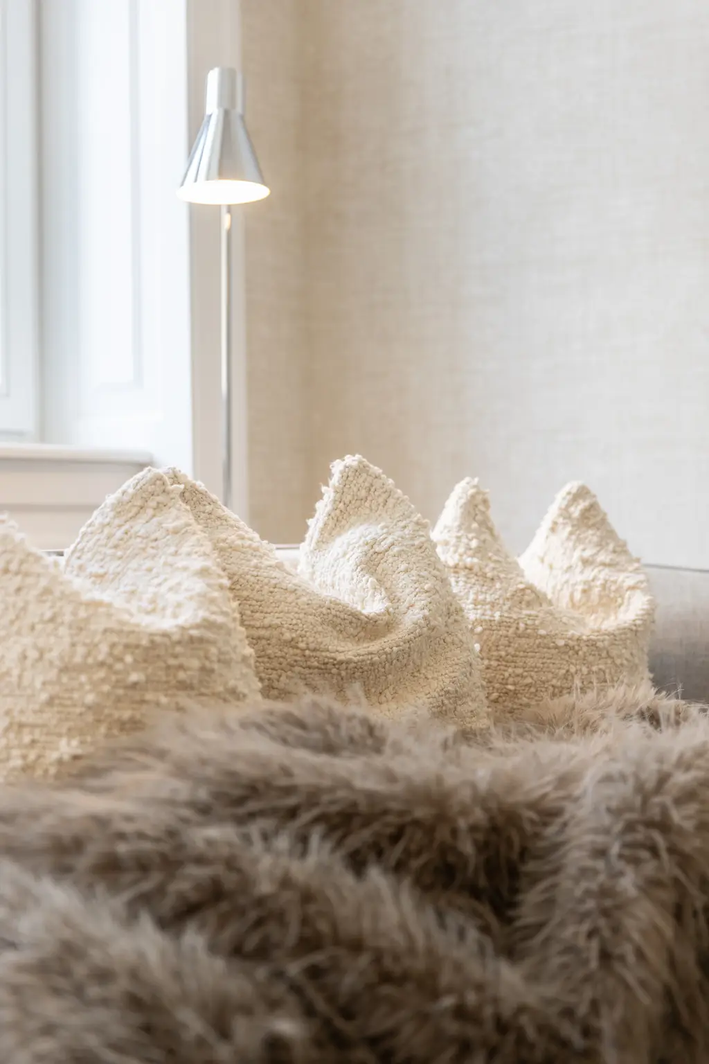 Innenarchitektonisch gestaltete 2-Zimmer-Musterwohnung mit Wohnküche und Terrasse