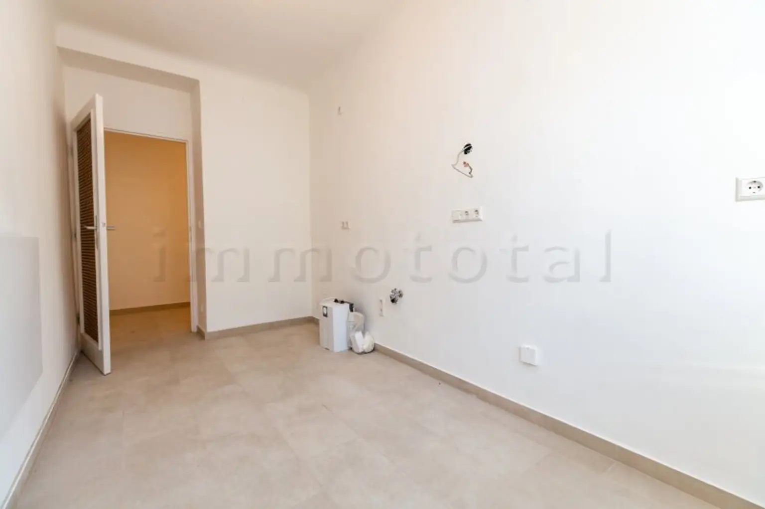 Fasanviertel - Neuadaptierte DG-Wohnung mit  9 m2-Westterrasse im 6. Liftstock