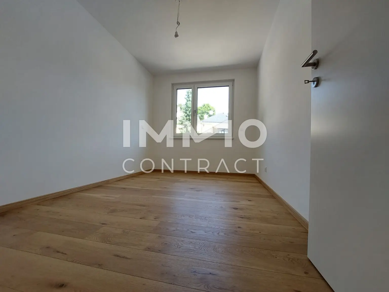 Provisionsfrei! 4 Zimmer + 2 Bäder und ein toller Balkon!