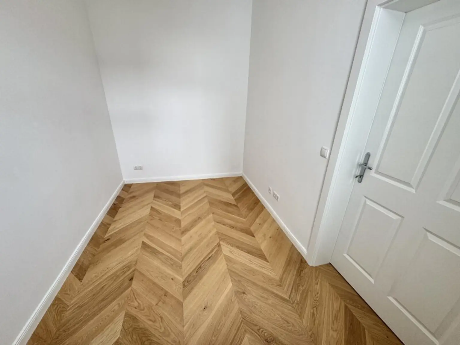 Citynah & modern: sanierte & helle 2-Zimmer-Wohnung in Bestlage zur Mariahilfer Straße