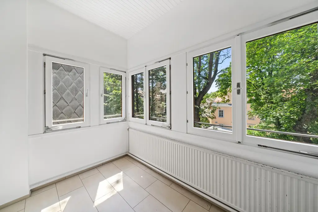 Wohnen wie im alten Wien! Traumhafte klassische Altbauwohnung mit Rohdachboden Nähe Schönbrunn und U 4