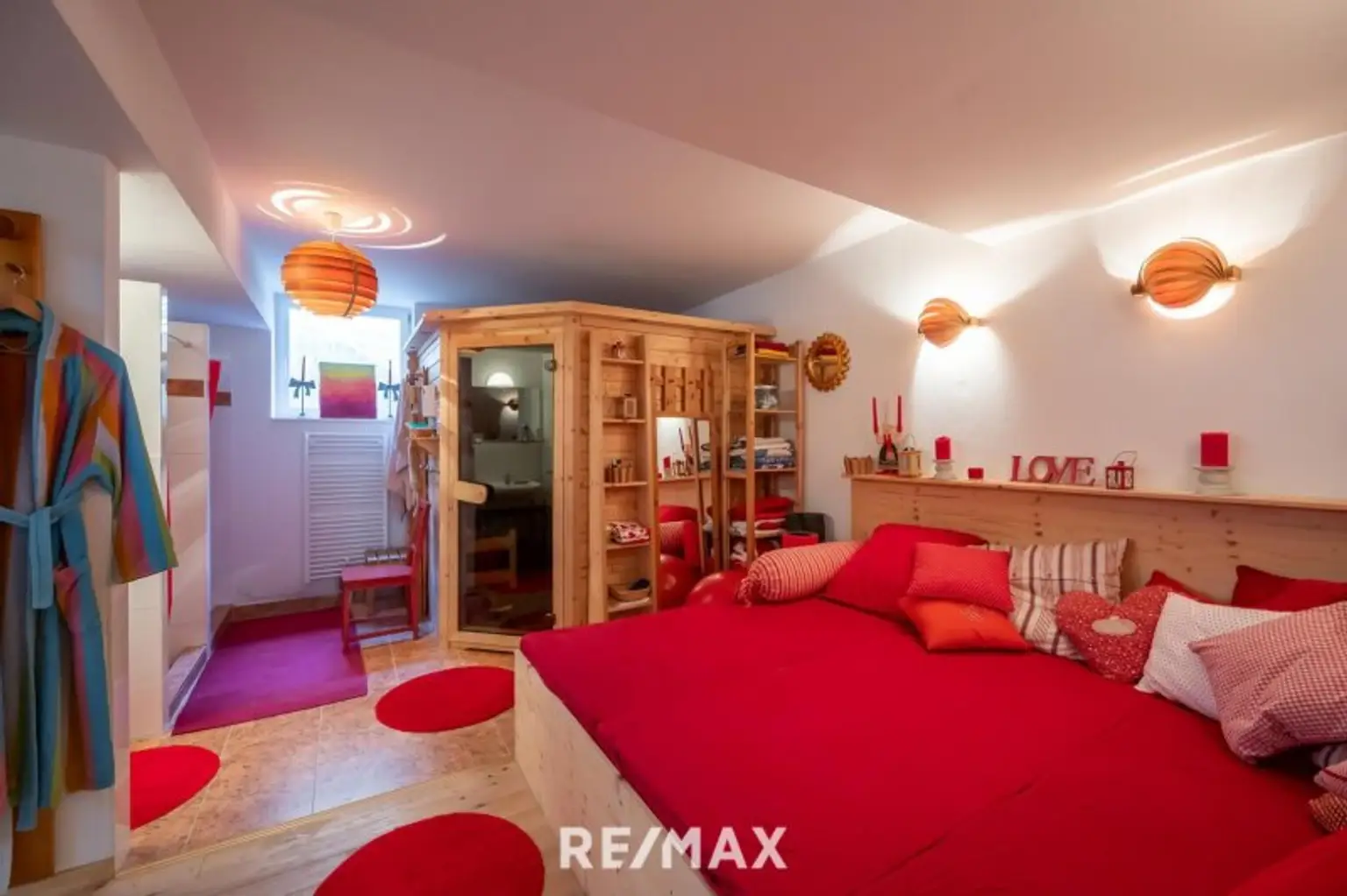 Elegante Villa im Landhausstil mit Riesengarage